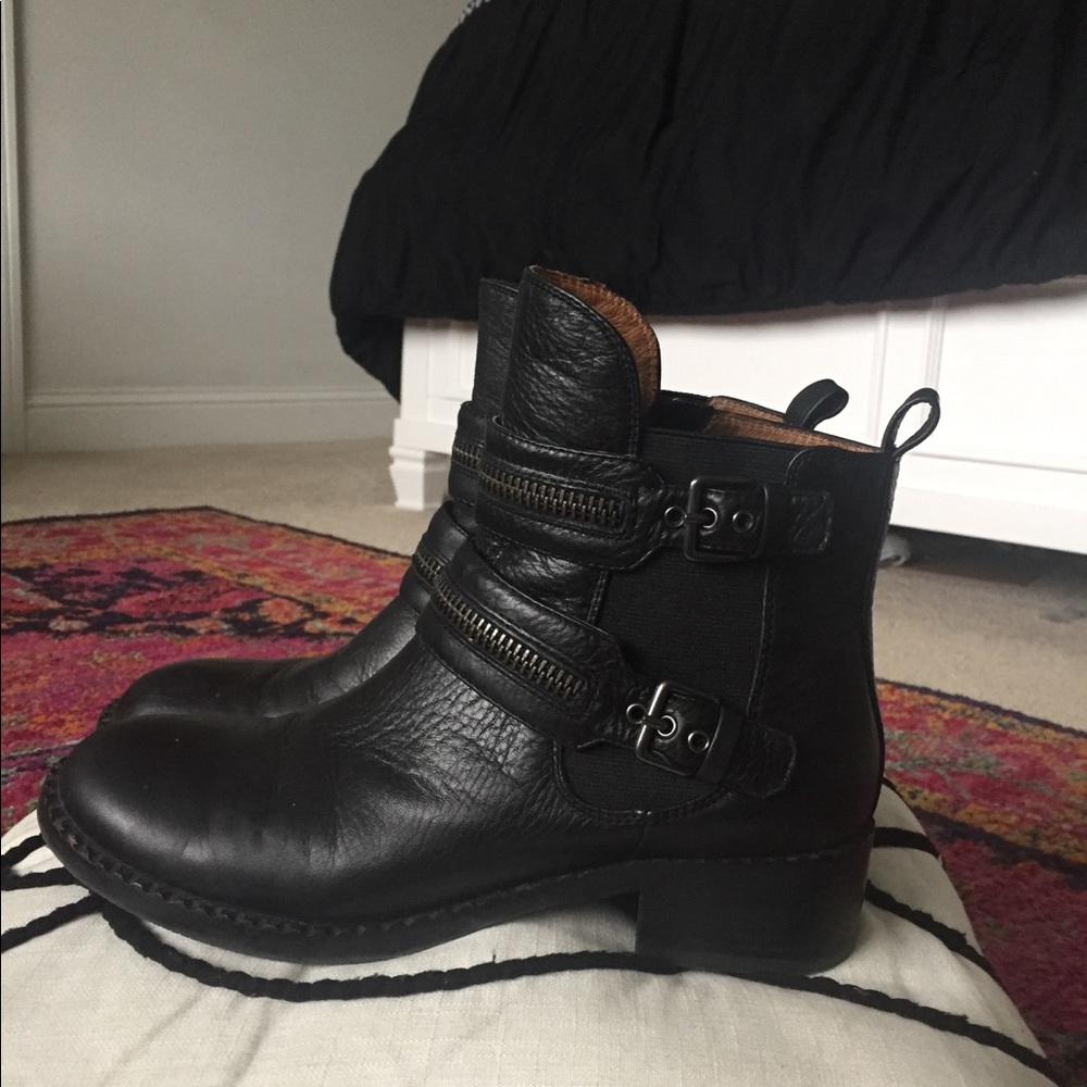 Gentle Souls Kenneth Cole Barberton Moto bootie